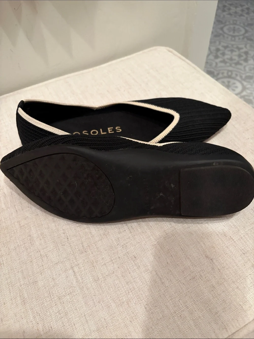 AEROSOLES Black Knit Pointed Flats with Cream Trim Size 9